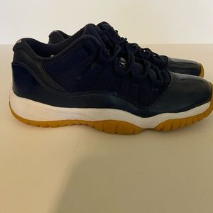 Air Jordan 11 low (navy gum bottom)